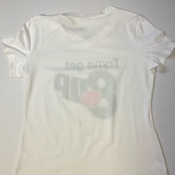 NEW TRENDY WHITE V-NECK SHORT SLEEVE GREEN AND RED GRAPHIC - Picture 6 of 6